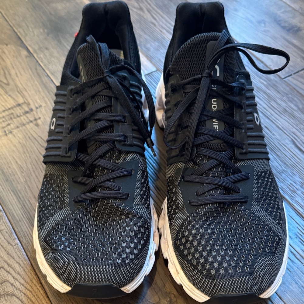 On Cloud Swift Black and White Running Sneakers M12